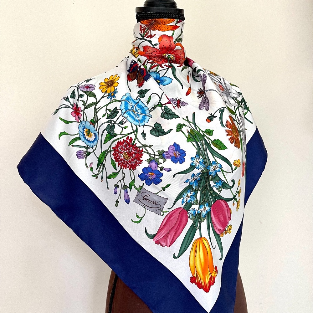 Display # 2 Gucci Scarf Flora Print Blue Border Wrap - Picture 3 of 13